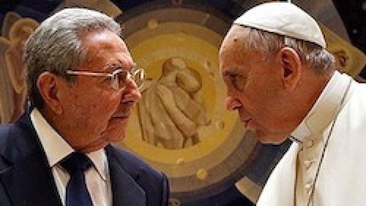 El Papa Francisco con el dictador Raúl Castro... el Papa visitará la isla del 19 al 22 de septiembre