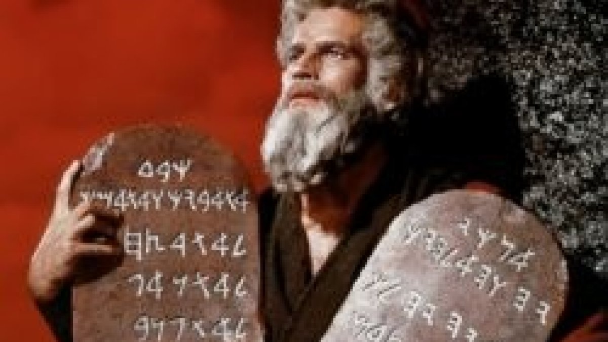 Al Dios de Israel no le interesa solo el culto, sino también la justicia y el bien moral... los 10 Mandamientos lo codifican