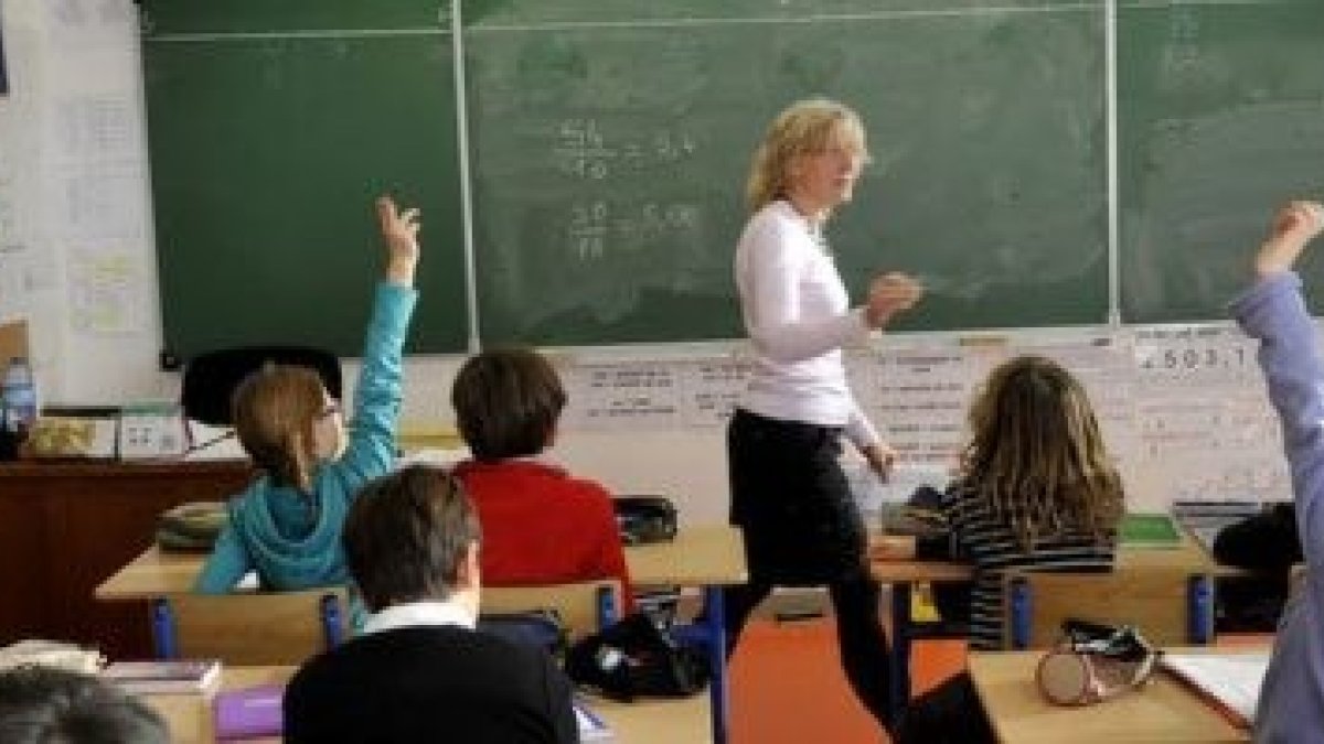 En España muchos funcionarios y administraciones, militantes de laicismo radical, ponen mil dificultades para que las familias no puedan elegir la clase de religión