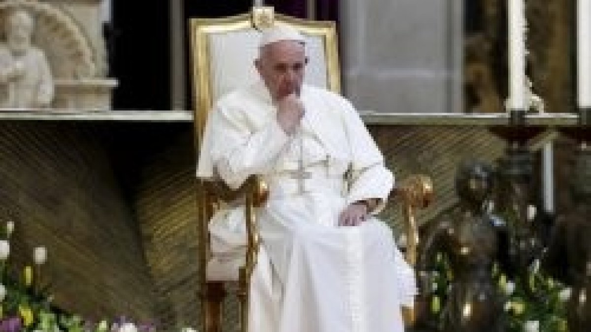 Francisco toma asiento ante los obispos mexicanos, que pastorean un país enorme y azotado por el crimen