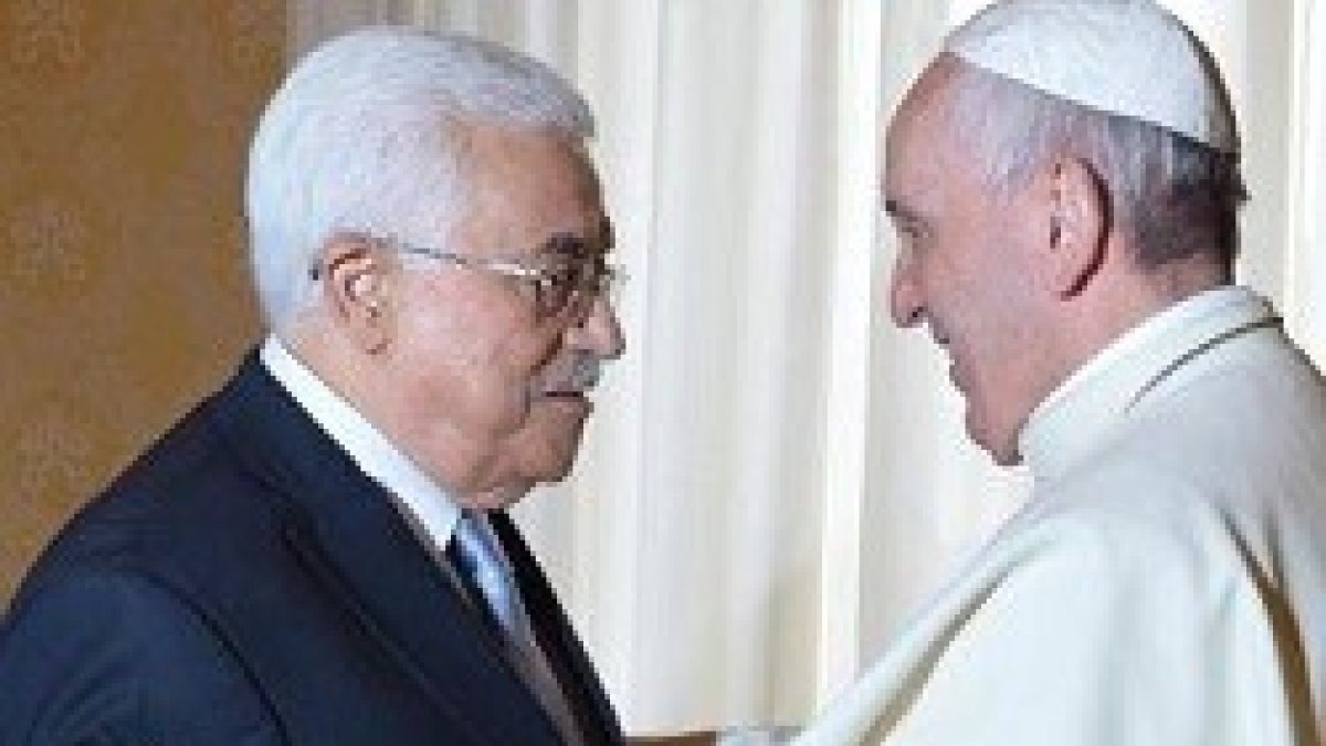 El Papa Francisco con Mahmoud Abbas en su encuentro en el Vaticano este sábado 16 de mayo