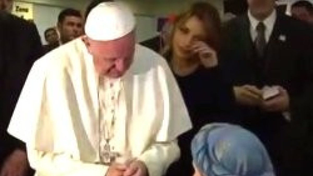 Francisco con Angélica Garduño, de 15 años, que le cantó el Ave María de Schubert