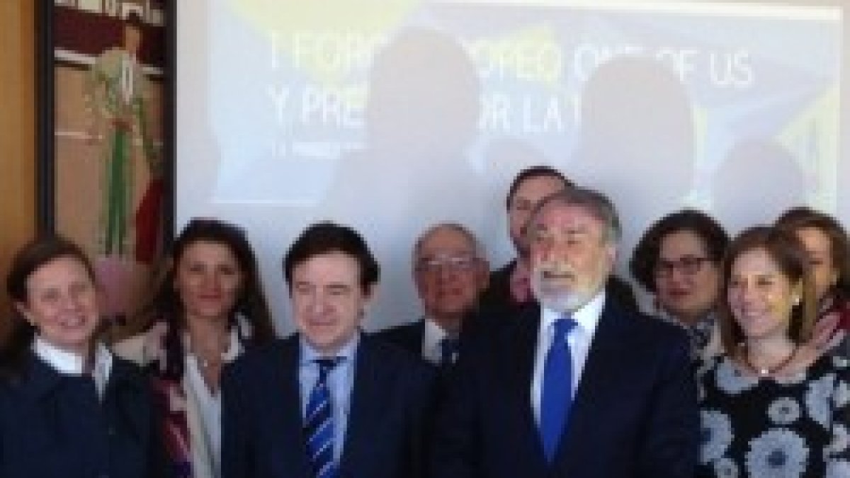 Representantes de las asociaciones españolas que apoyan el gran encuentro One of Us en París y su red europea