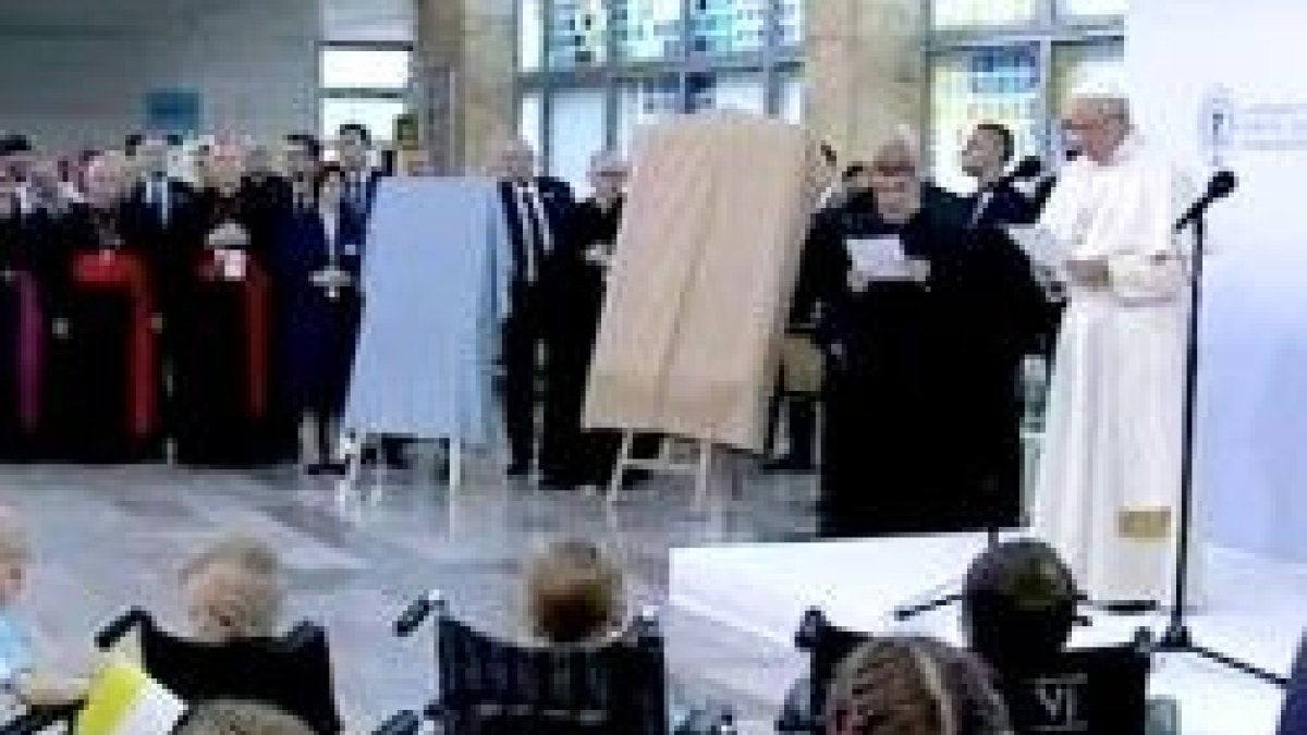El Papa dirigió un breve discurso a los niños del pediátrico de Cracovia la tarde del viernes