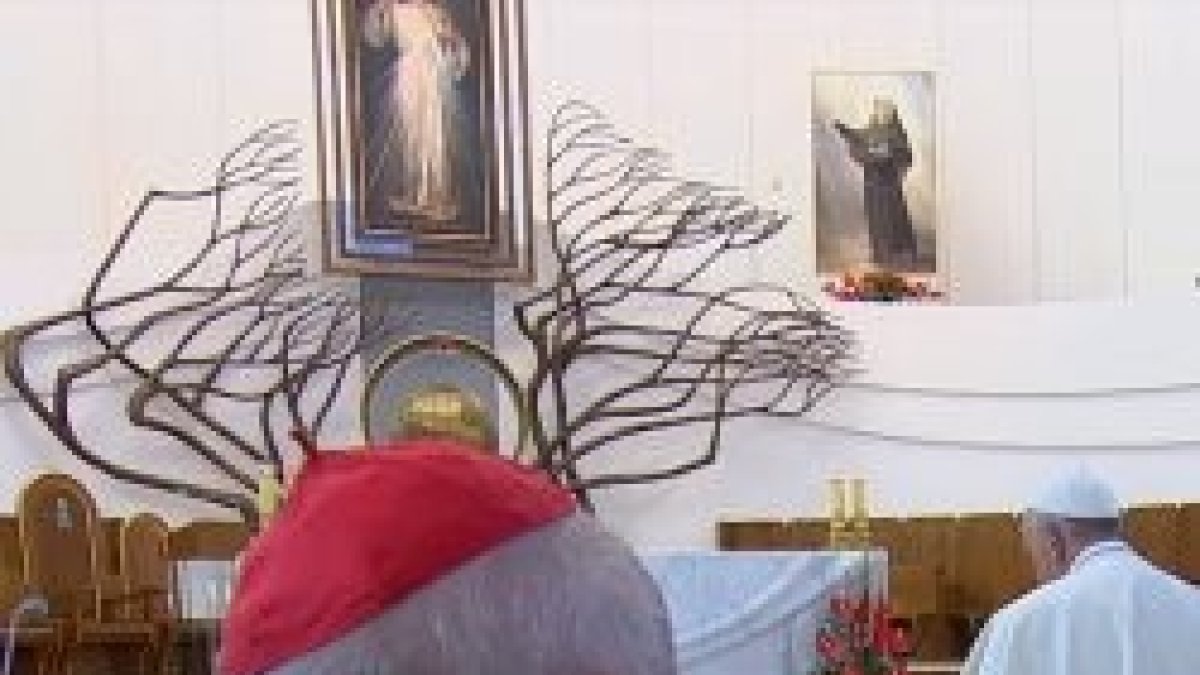 El Papa en el Santuario de la Misericordia, anexo al convento donde reposa Santa Faustina