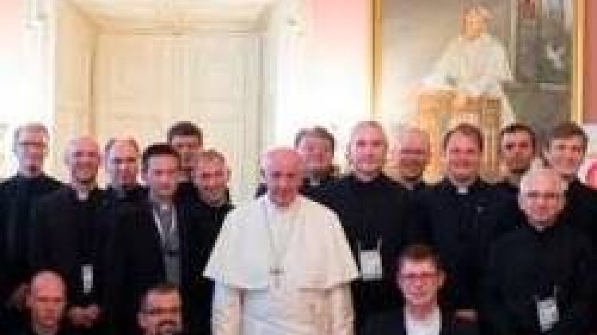 Francisco suele visitar a comunidades jesuitas cuando viaja por el mundo, en este caso en Cracovia