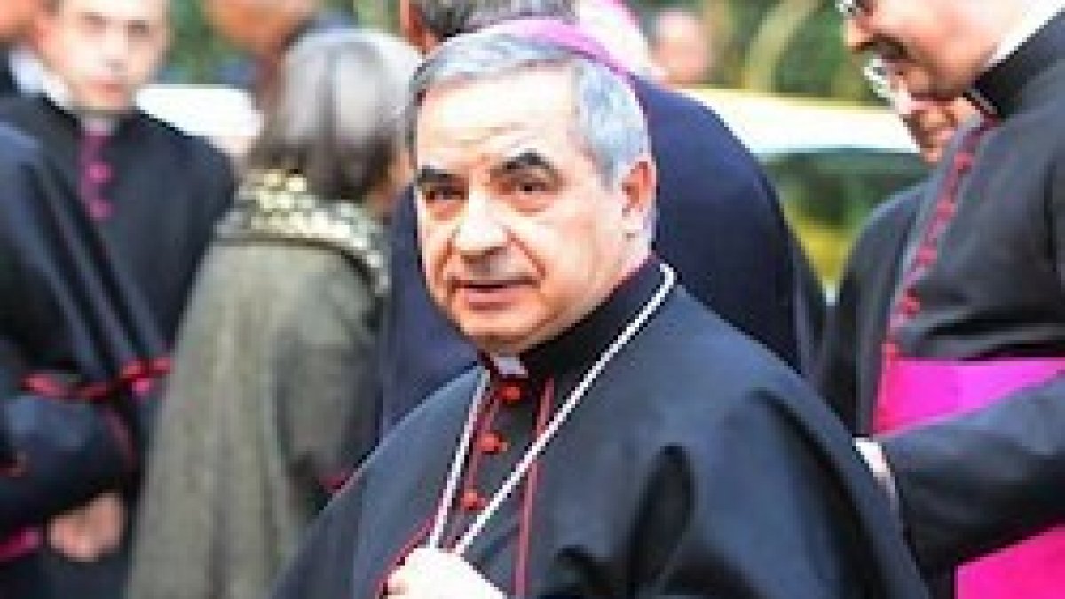 El neocardenal Becciu permanecerá en la Secretaría de Estado hasta recibir la púrpura.