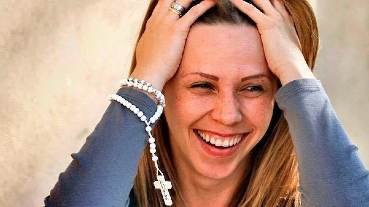 Junto con su marido, Ania se ha consagrado desde hace 7 años ha sugerir a los jóvenes una vida de respeto a Dios y al cuerpo y alma de su novio o novia.