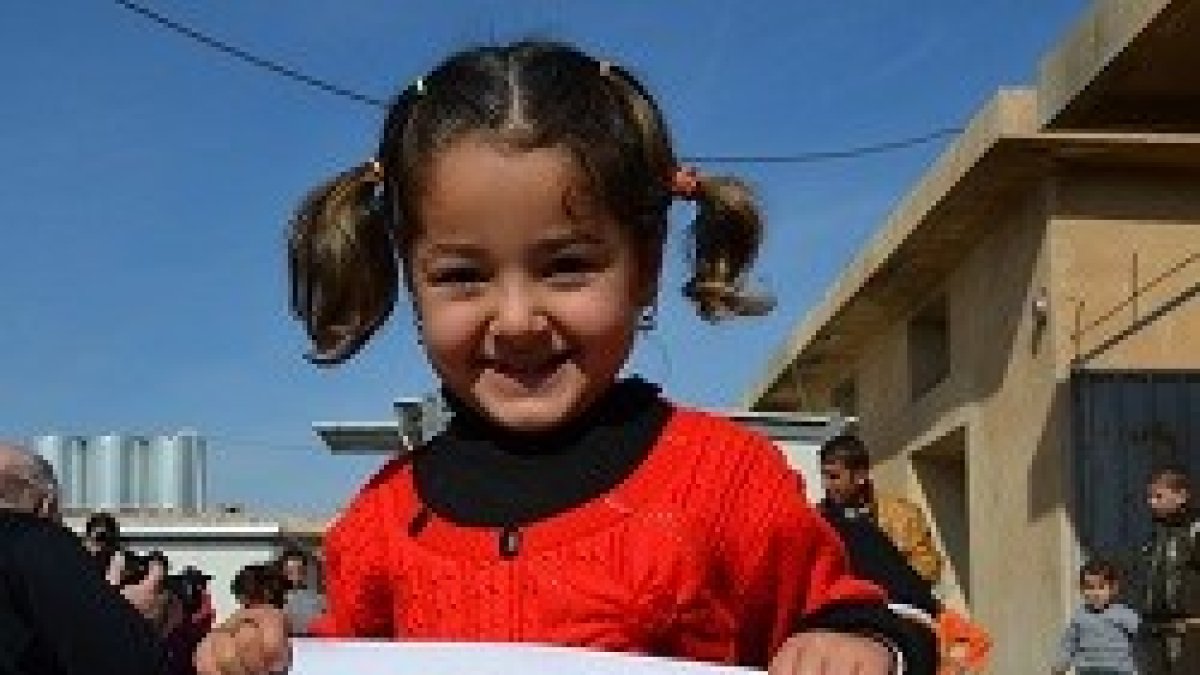 Sacerdotes y organizaciones cristianas como Ayuda a la Iglesia Necesitada también han ayudado a esta minoría perseguida