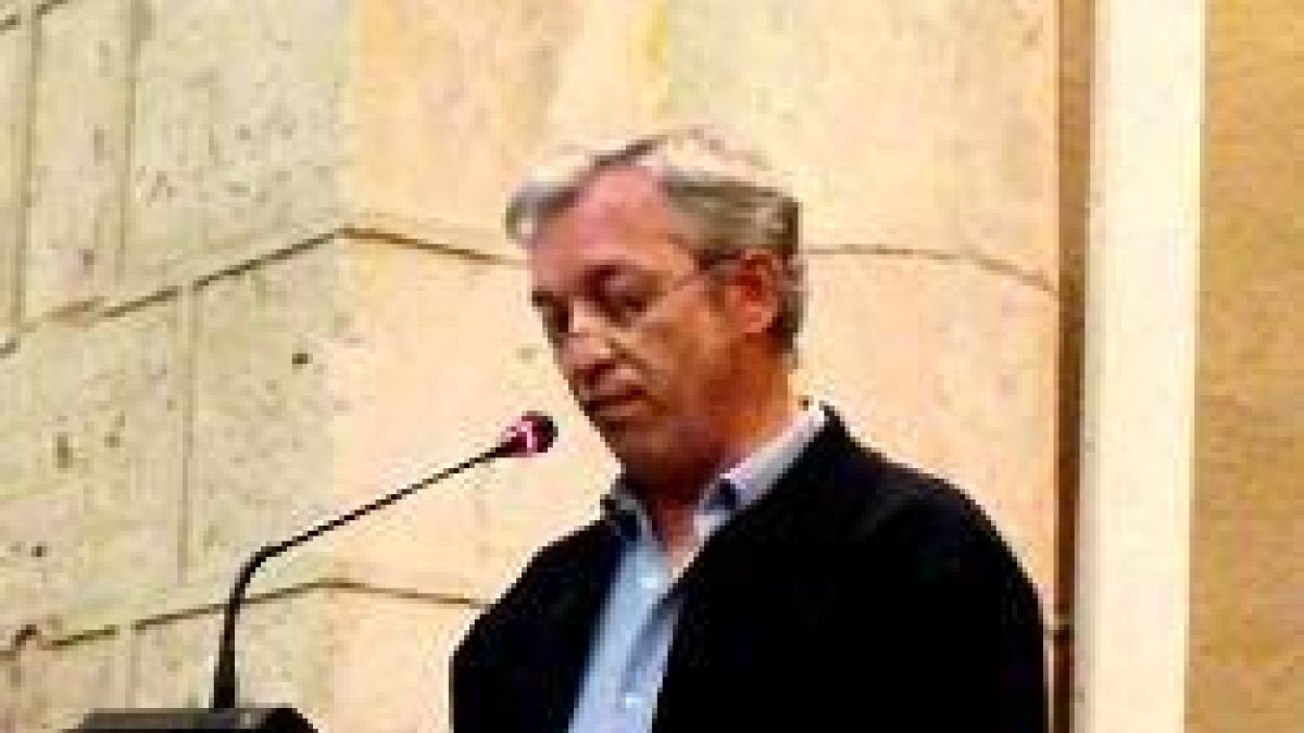 Javier Barraca es doctor en Filosofía y profesor universitario
