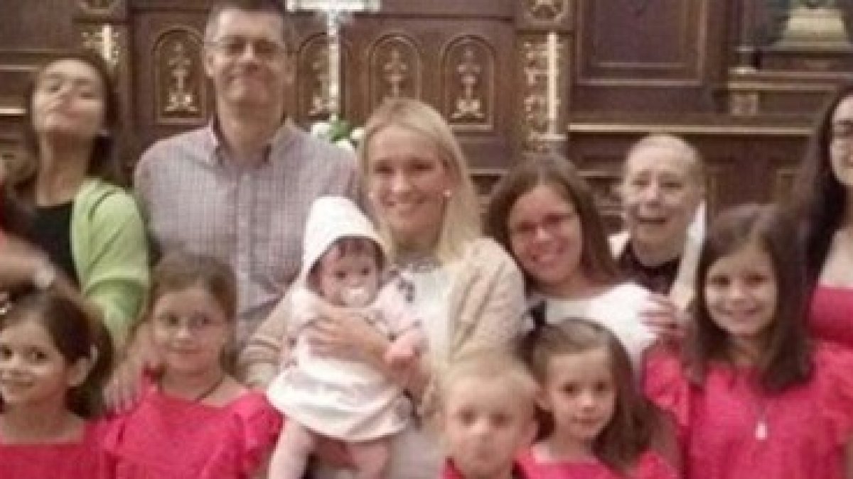 Mar y Javier tienen 12 hijos vivos, y cuatro en el cielo