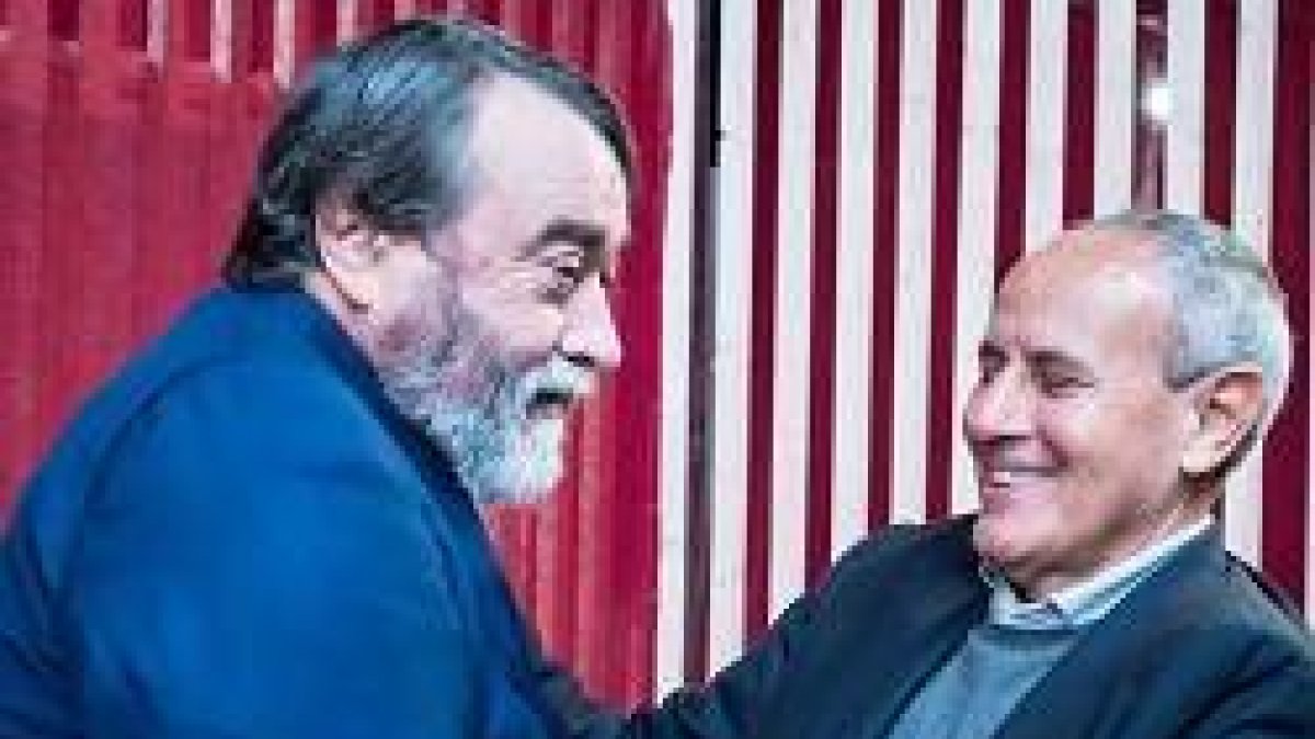 Pedro Cuartango y Julián Carrón, tras el debate este domingo en EncuentroMadrid