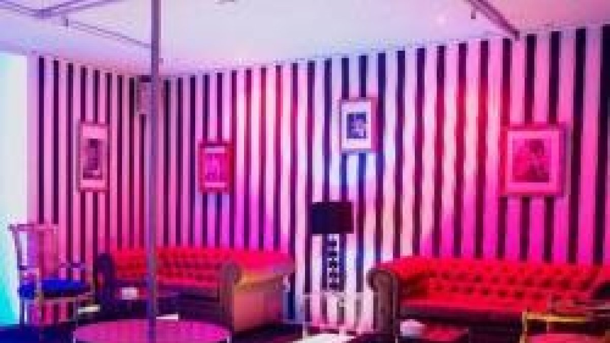 Imagen promocional del mayor prostíbulo de Madrid... ¿una alcaldía feminista no puede cerrarlo?