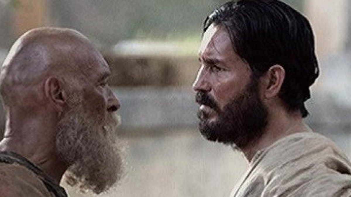 A la izquierda James Faulkner (San Pablo) y a la derecha Jim Caviezel (San Lucas)