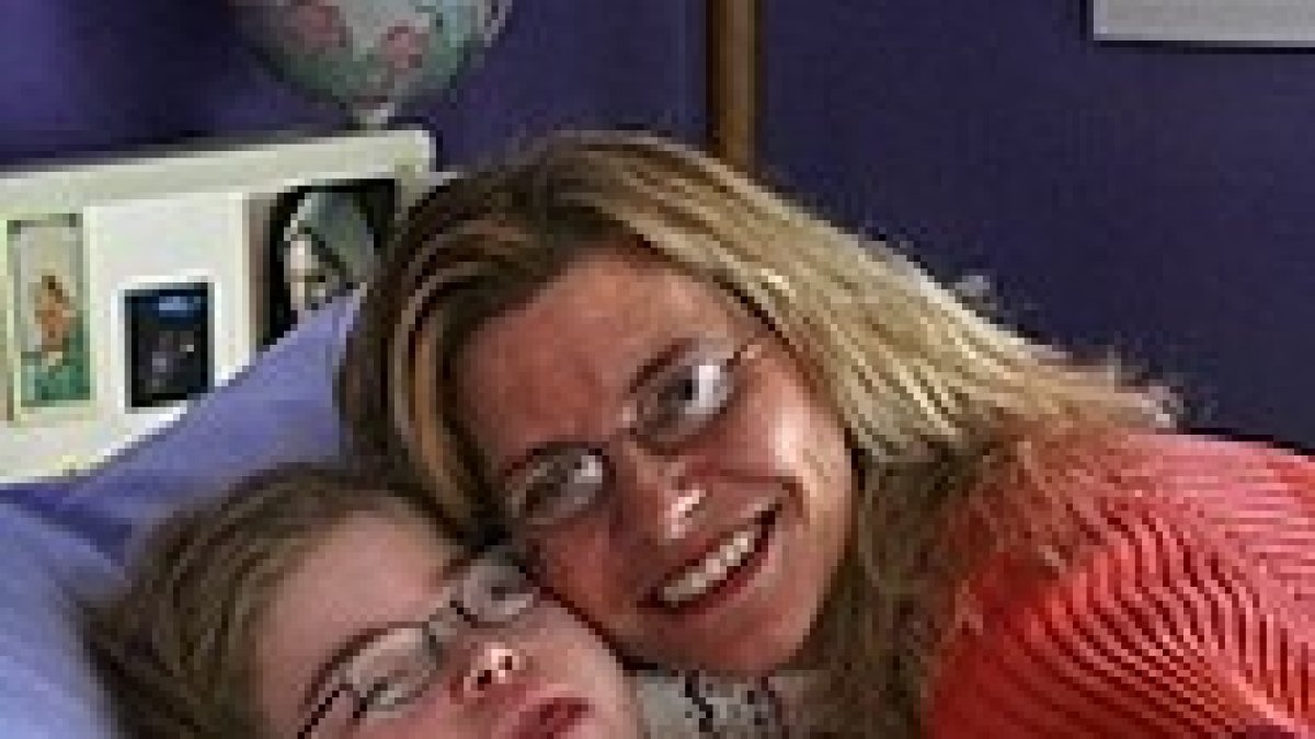 Meghan Salter y su madre.