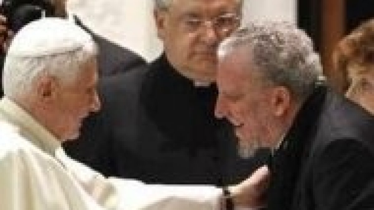 Benedicto XVI y Kiko Arguello en la audiencia