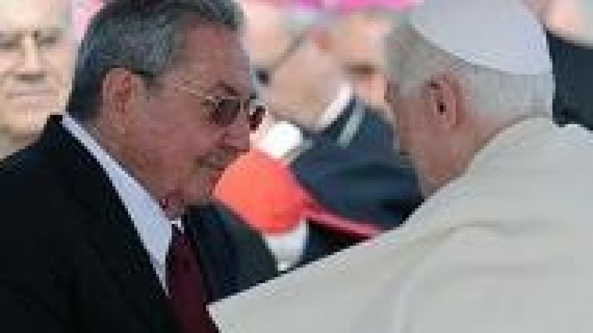 Benedicto XVI y Raúl Castro