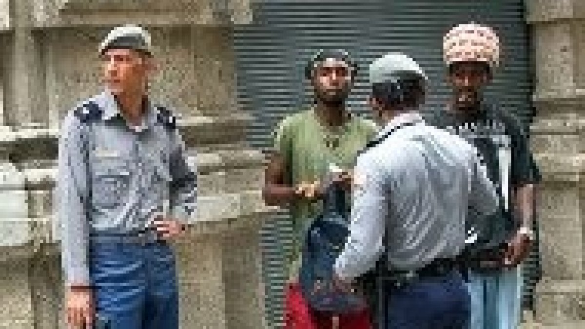 Policías cubanos