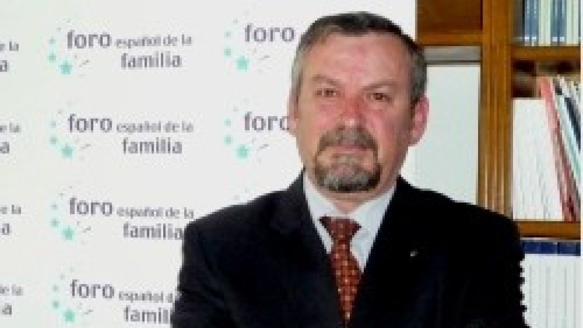 Ignacio García-Juliá, del Foro de la Familia, pide a los diputados que no sean abortistas que hablen y se manifiesten por la vida