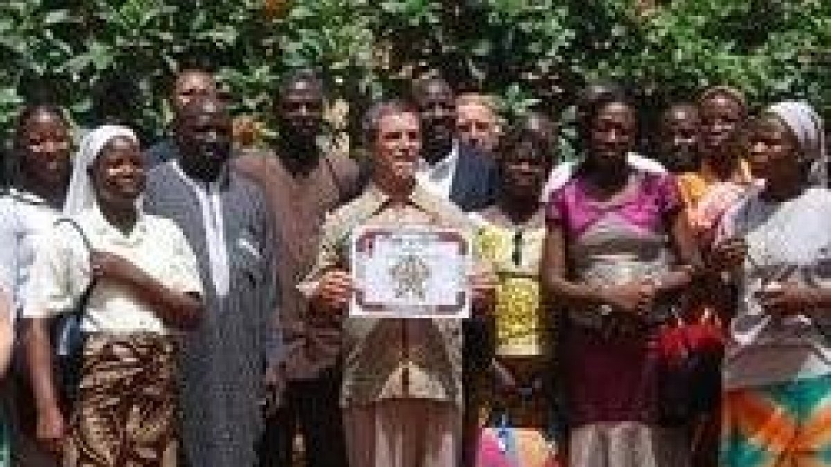 El misionero Eugenio Jover, tras 44 años en Burkina Faso, recibe uno de los más altos premios de este Estado africano