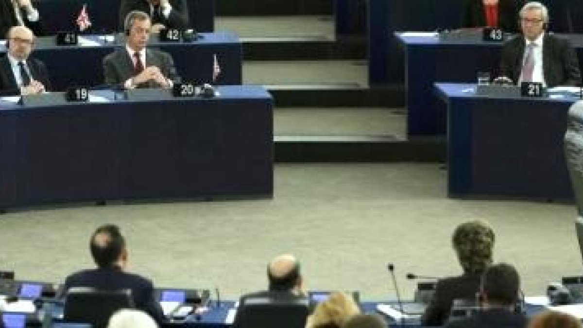 El Papa habló en el Europarlamento y radicales de toda Europa escucharon con respeto... menos 6 españoles que se quedaron solos en un acto de intolerancia laicista