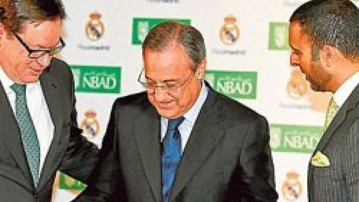 Esta es la nueva tarjeta de crédito, con el emblema del Real Madrid... pero con la cruz censurada