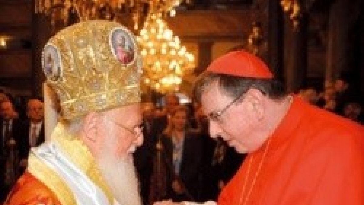 El cardenal Koch con el Patriarca Ecuménico Bartolomé de Constantinopla... Koch dirige el diálogo con ortodoxos y protestantes