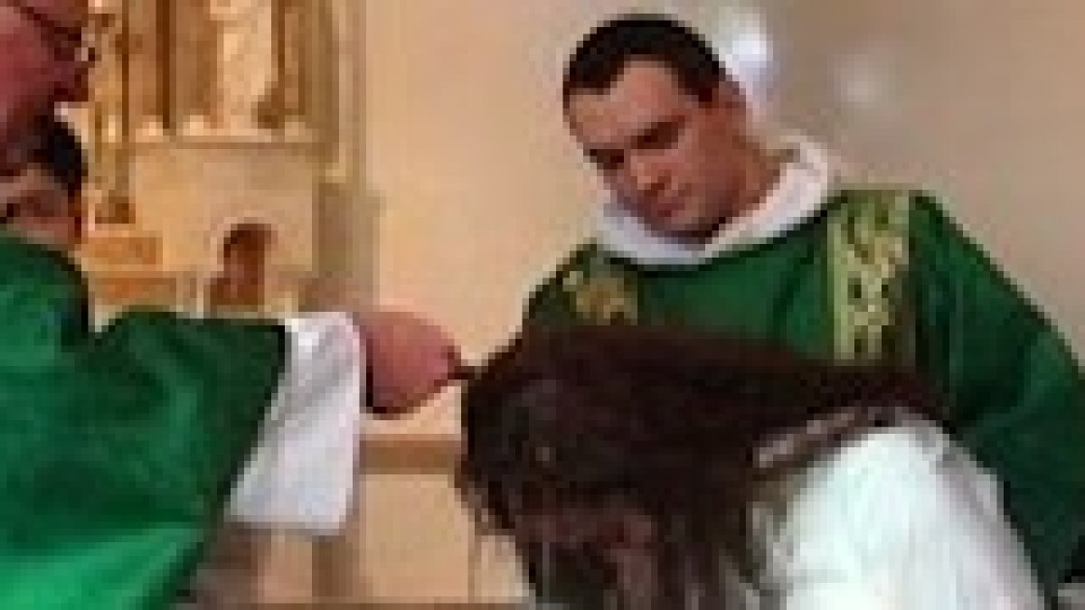 Momento del bautizo. Foto: Blog Unequally Yoked.