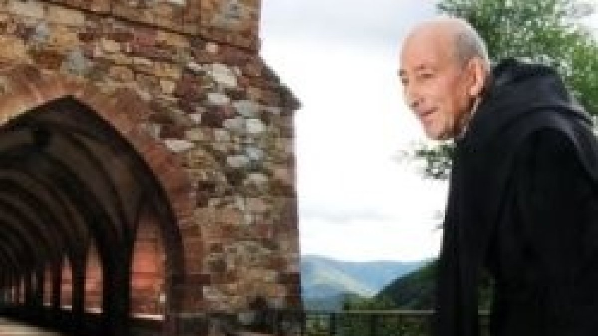 El hermano Ángel, en el siglo Julián, 74 años de monje y encantado