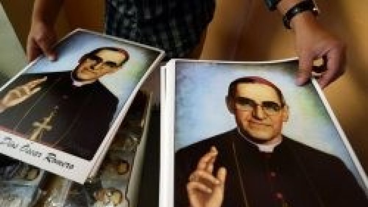 Carteles para la beatificación de monseñor Romero