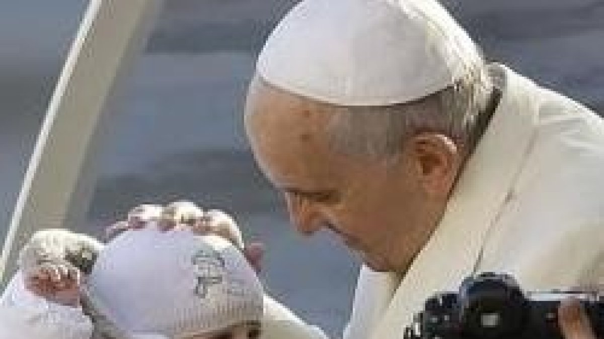 El Papa Francisco aprovecha las audiencias de los miércoles para saludar a niños y familias de peregrinos