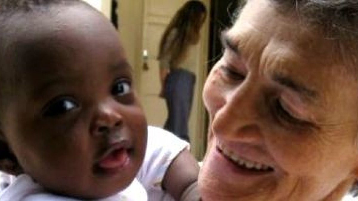 La hermana Justina lleva 19 años cuidando a los bebés de Dakar