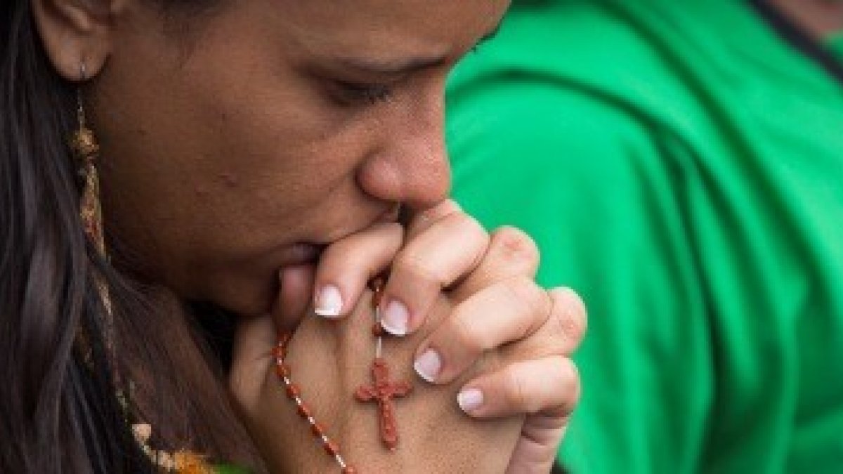 Las personas que viven en el mundo, volcadas en su trabajo y sus tareas familiares, también pueden encontrar ocasiones para la oración