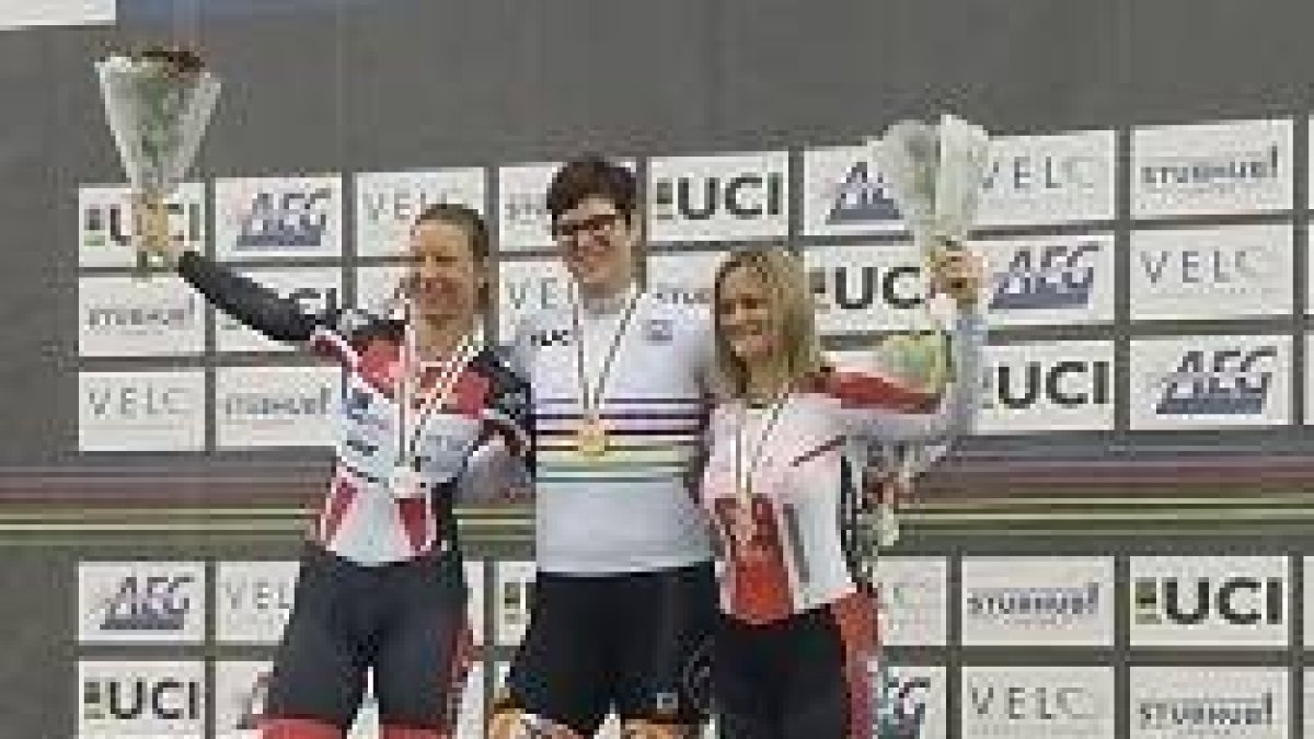 Mckinnon, en lo más alto del podio al ganar la competición femenina