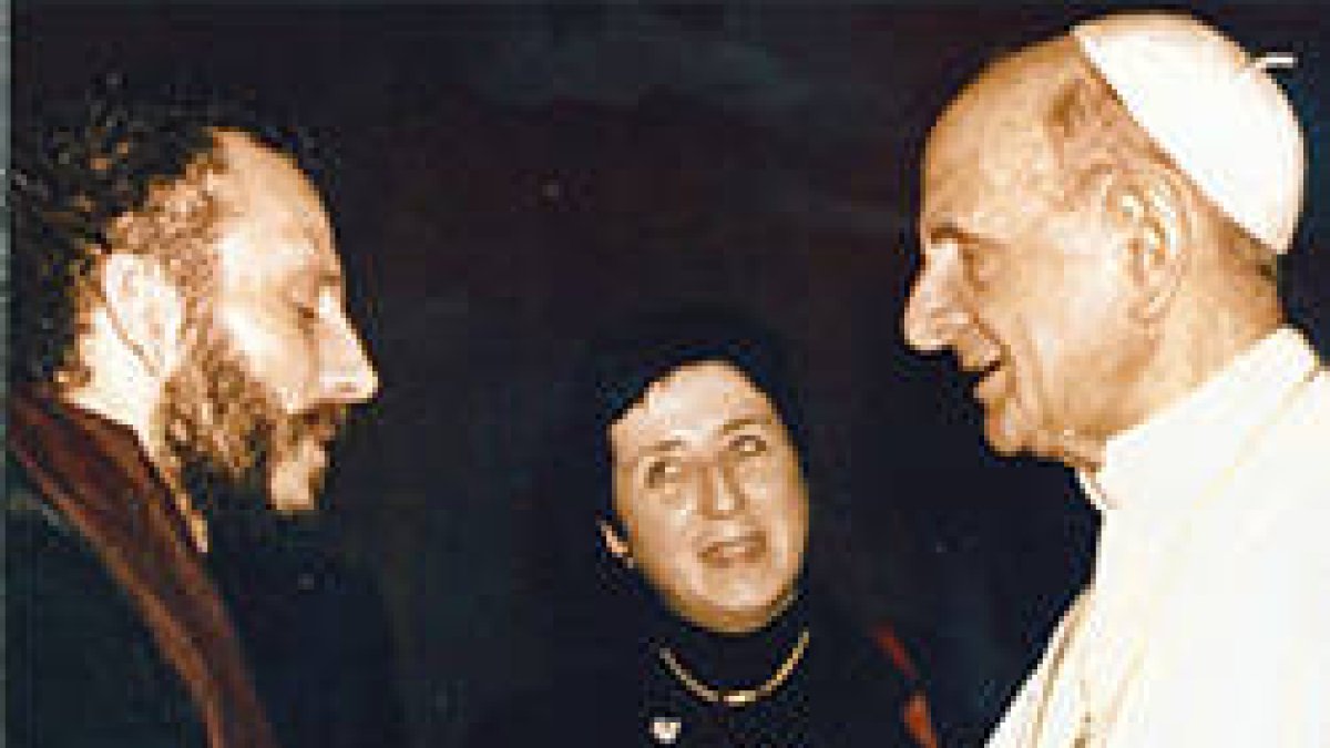 San Pablo VI con los iniciadores del Camino Neocatecumenal: Kiko Argüello y Carmen Hernández