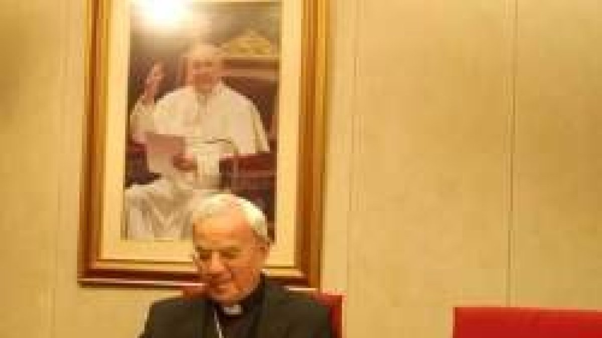 El Nuncio Renzo Fratini explica a los obispos que el Papa pide plantar cara a la ideología de género