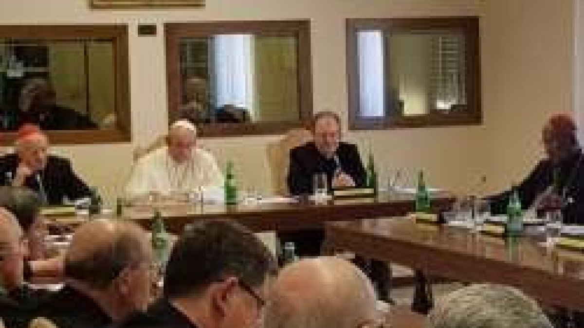 El Papa acudió a la reunión preparatoria del Sínodo sobre los jóvenes de noviembre