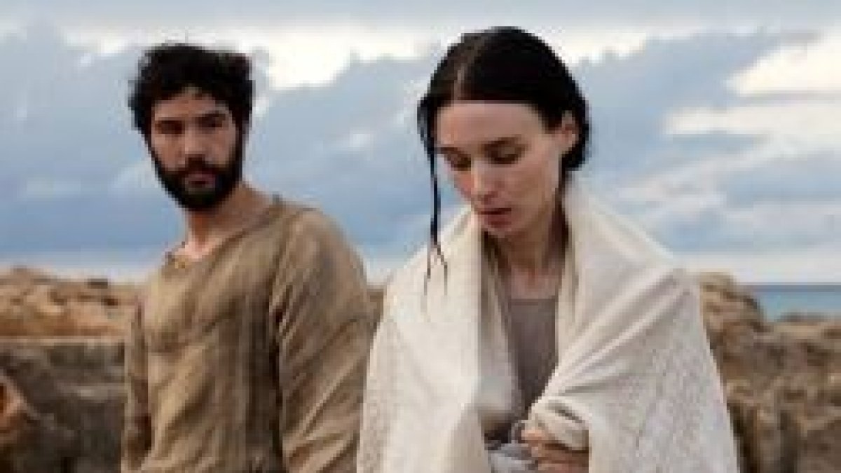 La película se centra en la figura de María Magdalena y su situación en la sociedad