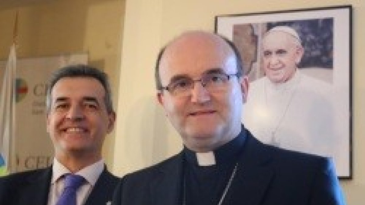 El obispo José Ignacio Munilla con el rector de la San Pablo CEU, Antonio Calvo, antes de su ponencia