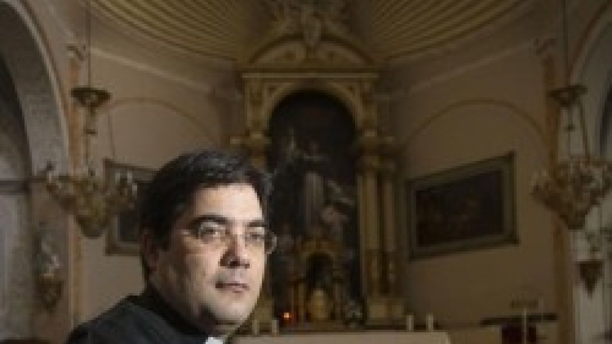 Raúl López es un sacerdote en Castellón que apuesta por la pastoral con personas sordas