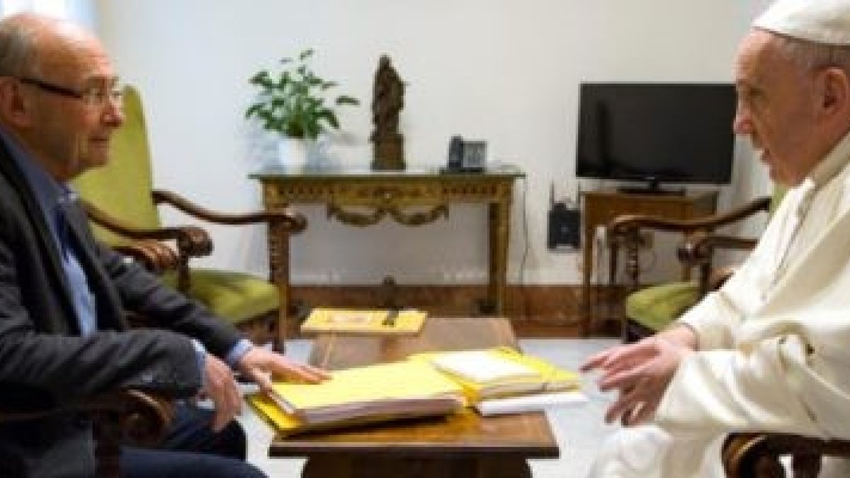 Dominique Wolton mantuvo 12 encuentros tranquilos con el Papa Francisco... y ahora se pueden leer