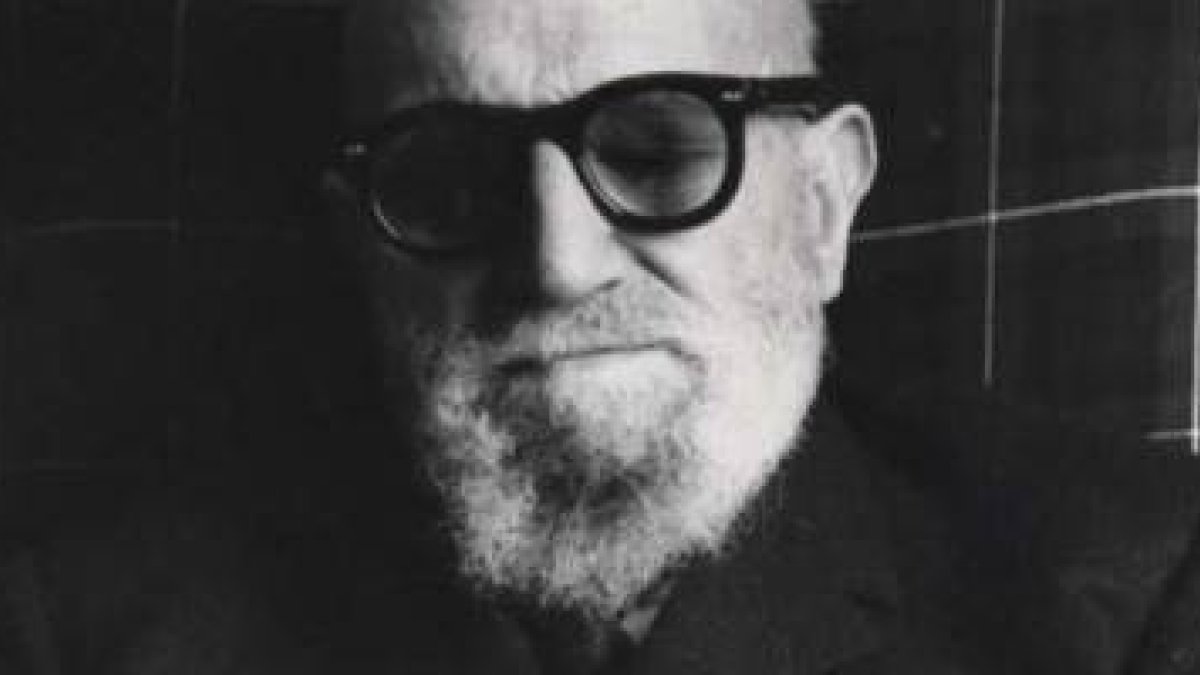 El poeta León Felipe, ya anciano, explicó que había descubierto que como poeta debía dar un último salto y dejarse coger por Dios