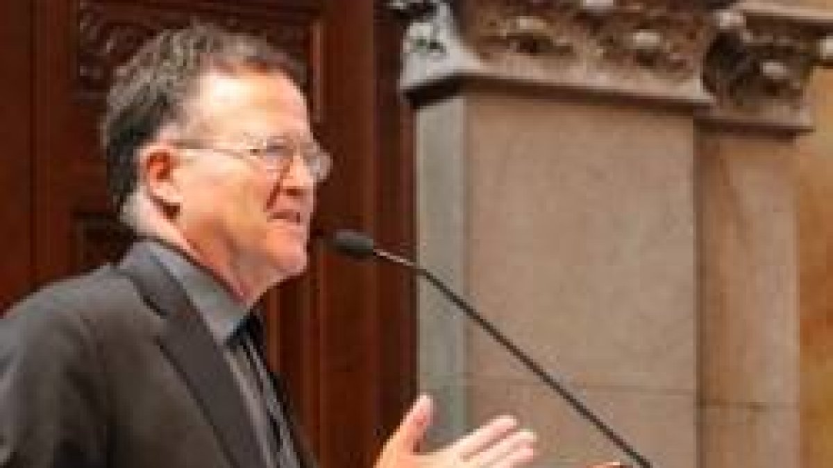 Xavier Morlans, en la lección inaugural del Ateneo Sant Pacià, dio ideas para encontrar rendijas por las que ofrecer a Dios en una sociedad herida pero cerrada