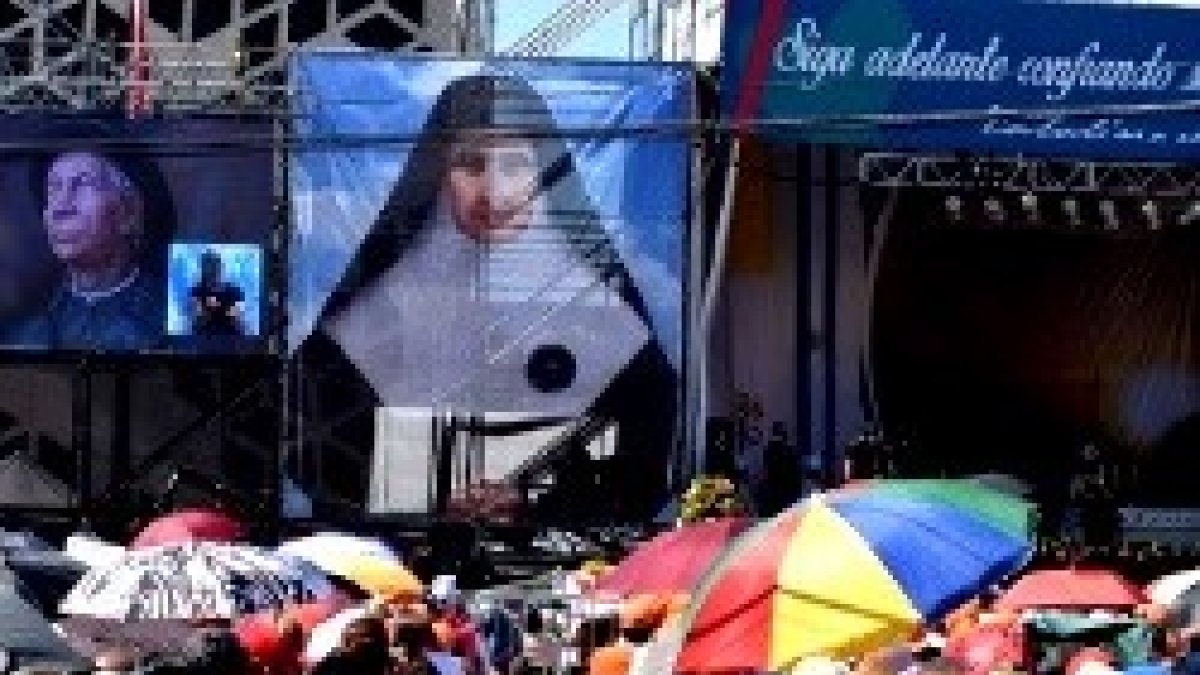 La ceremonia atrajo 20.000 personas, llegadas de distintos países por la Madre Catalina