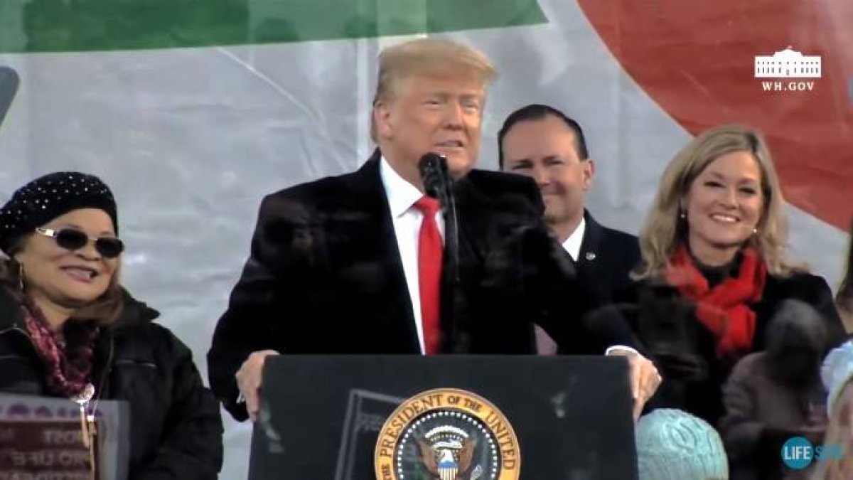A la derecha de Donald Trump en la presidencia de la Marcha por la Vida se encontraba Alveda King, sobrina de Martin Luther King.