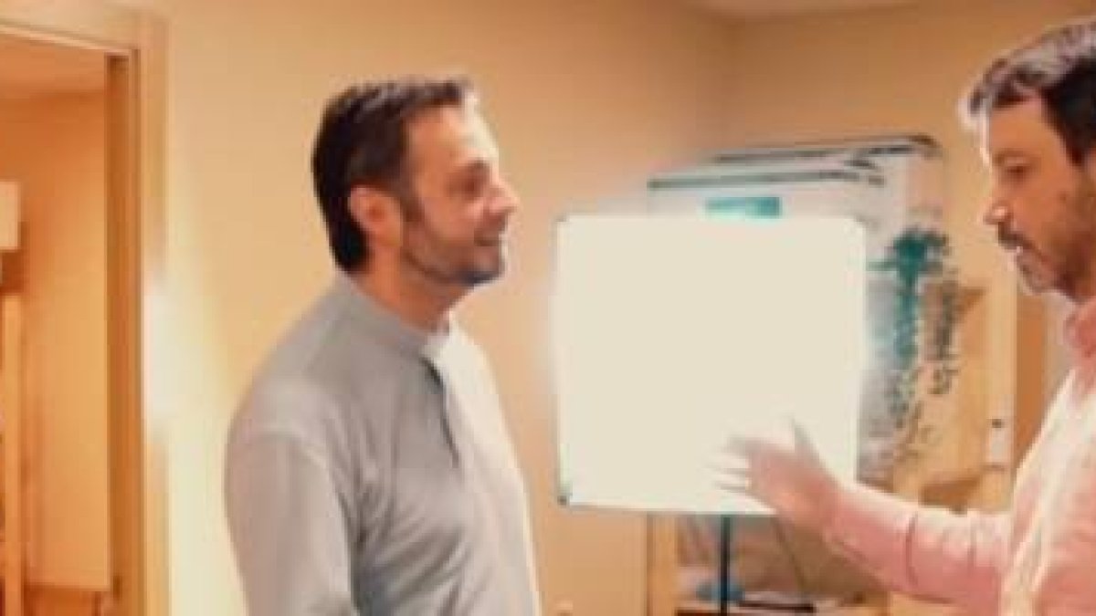 El padre Jesús Silva visita Gospa Arts para hablar con jesús García-Colomer de un tema más que complejo - sexo joven en la era del móvil en Internet y el miedo a casarse