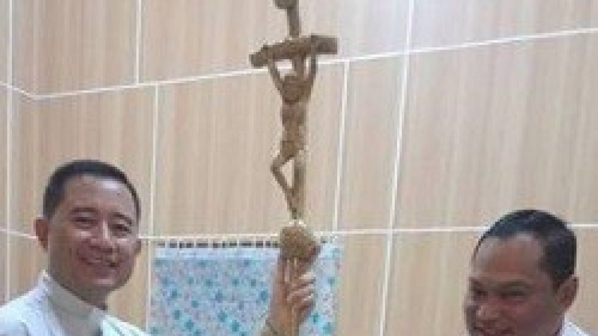 El báculo ha sido realizado por católicos que viven actualmente en un campo de refugiados