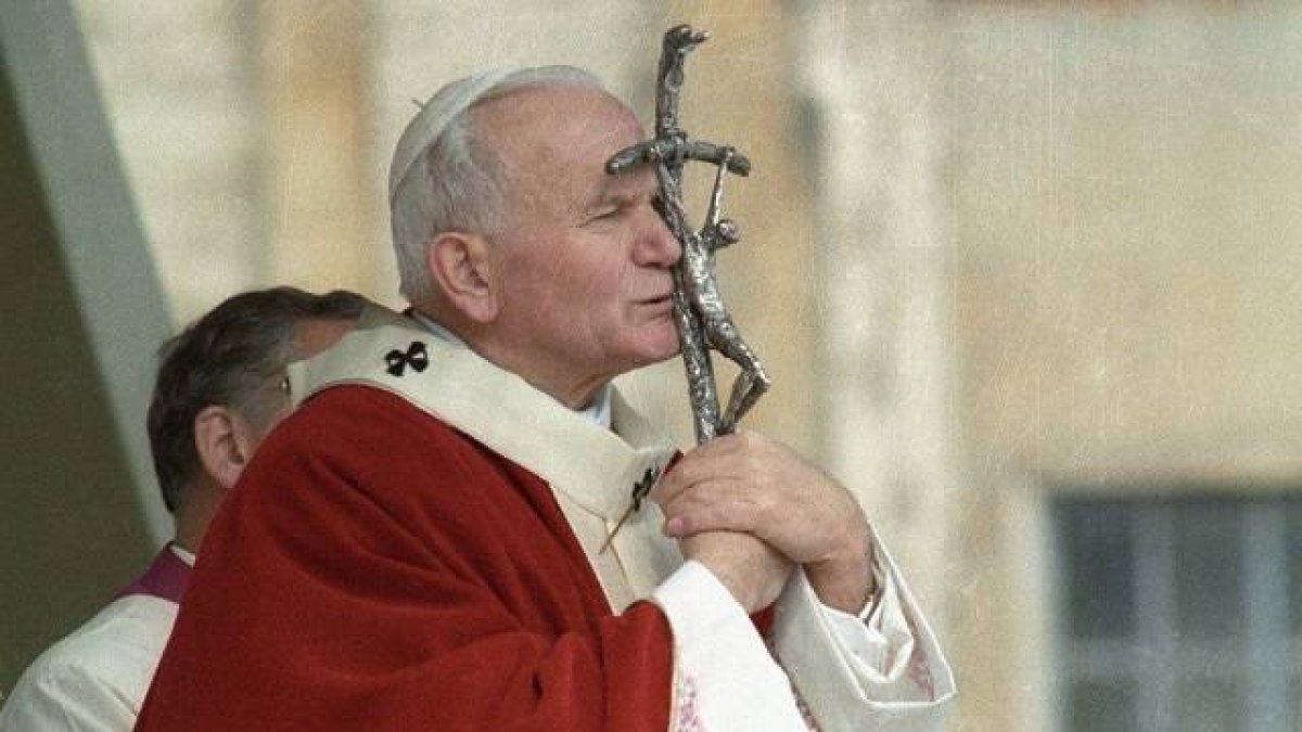 15 años han pasado ya desde que falleciera Juan Pablo II. La plataforma Famiplay lo recuerda con numeroso contenido audiovisual