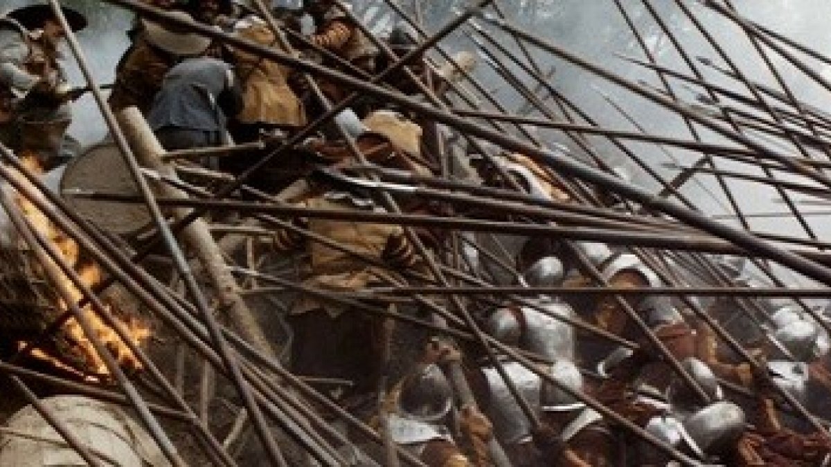 Piqueros de los Tercios, al asalto de una posición enemiga en una escena de Cyrano de Bergerac (1990), de Jean-Paul Rappeneau, protagonizada por Gérard Depardieu.