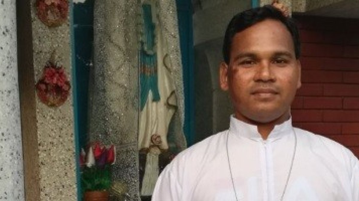 Josim, de Bangla Desh, contagió su fe en su pueblo, desde el 1 de noviembre es sacerdote de Cristo